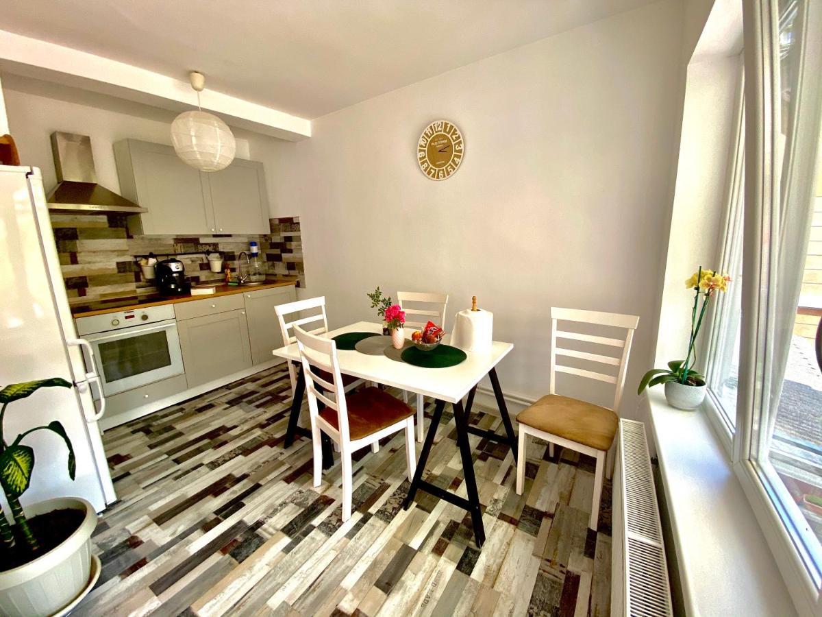 Vinyl'S Place Brasov Ngoại thất bức ảnh